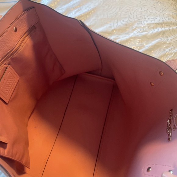 Pink coach purse - Picture 2 of 2